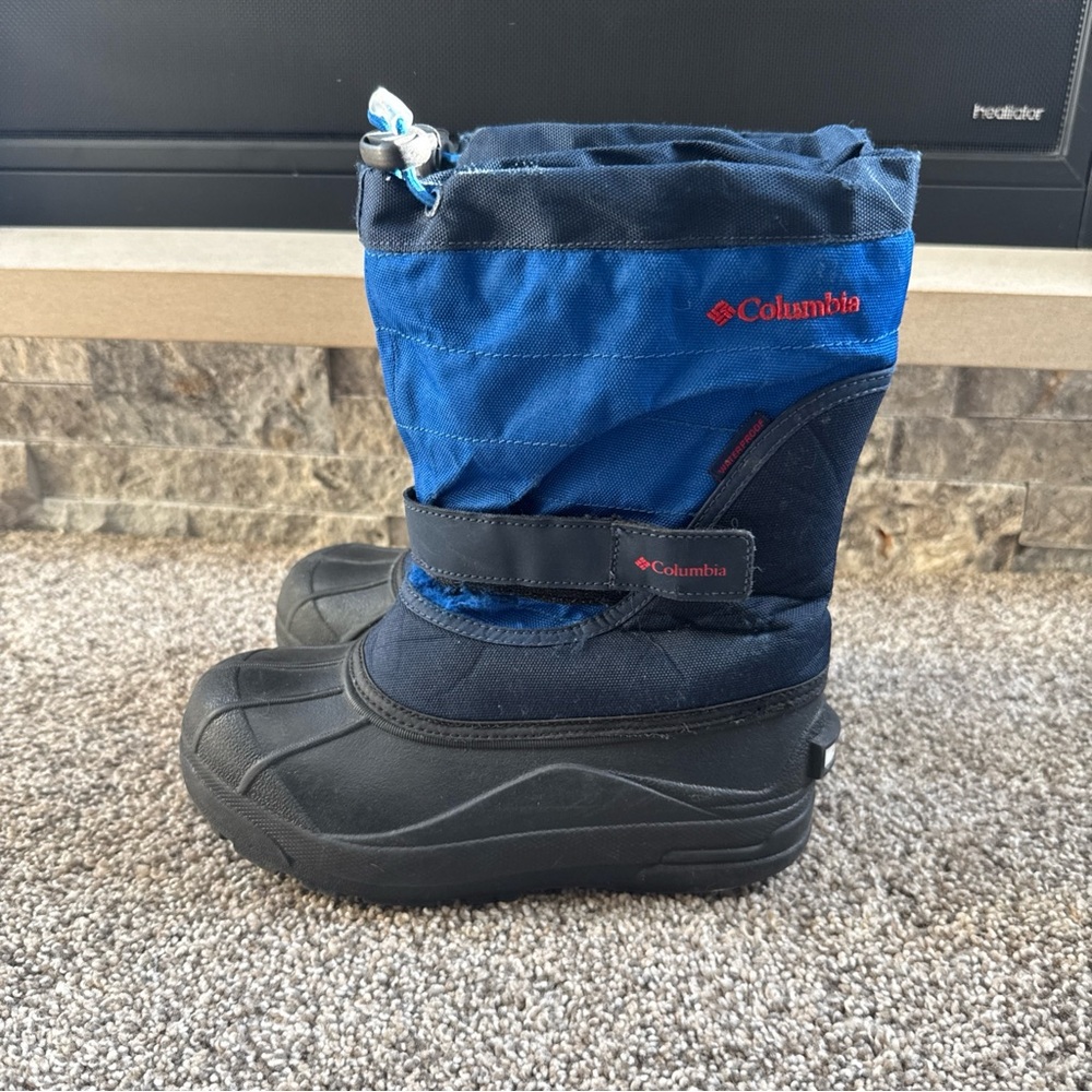 Columbia Boys Size 2 Red Blue and Black Snow Winter Boots EUC